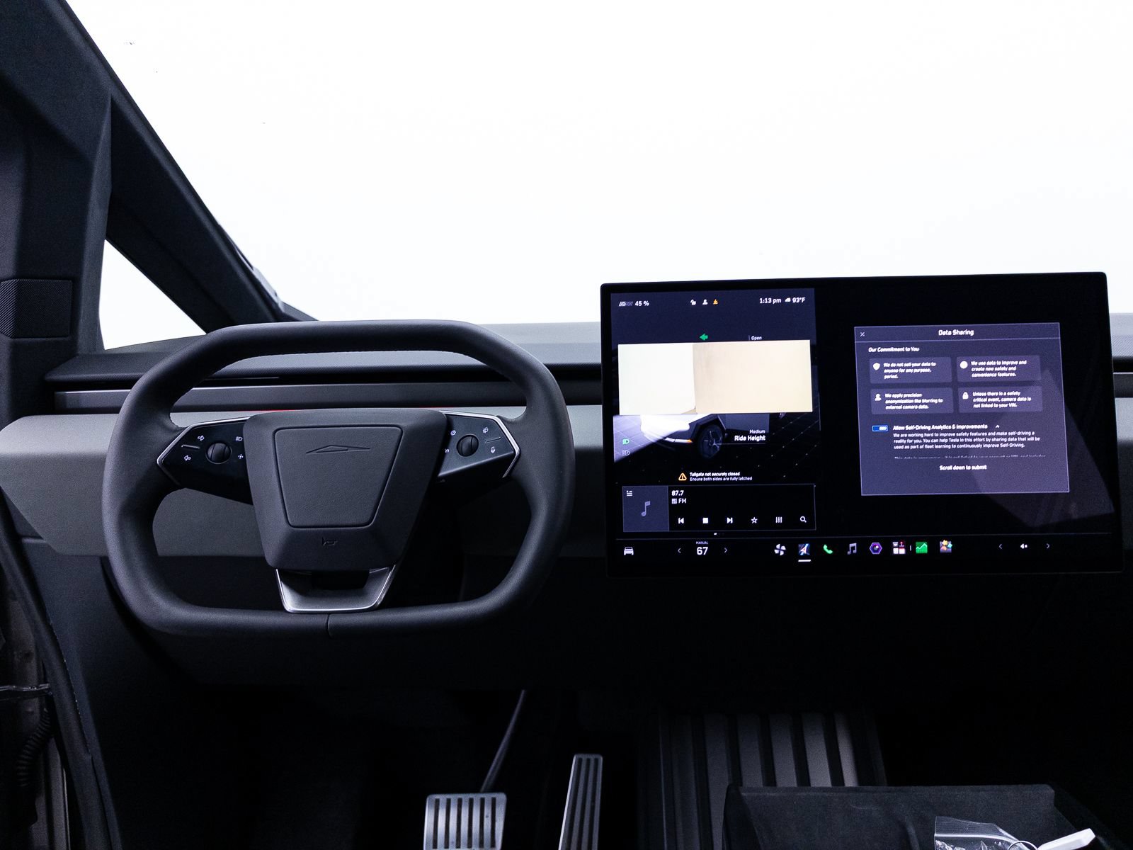 Used 2024 Tesla Cybertruck AWD Crew Cab image 5