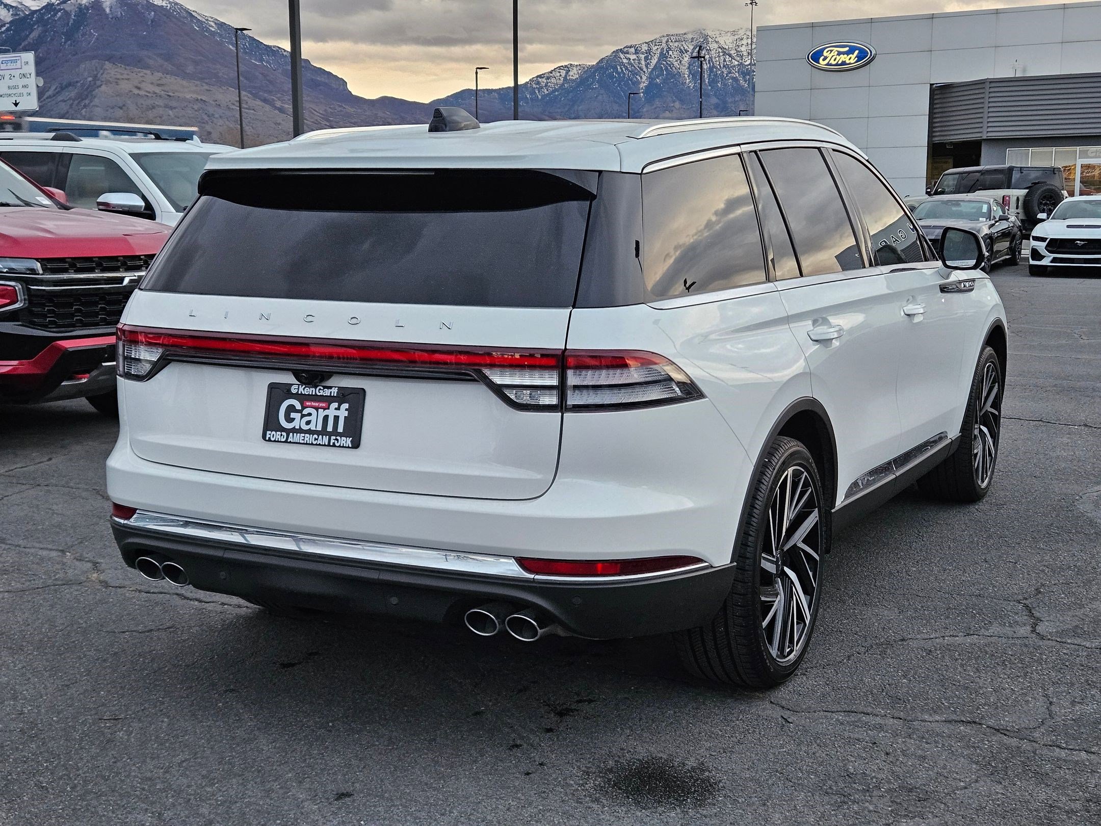 Used 2025 Lincoln Aviator Reserve w/ Equipment Group 201A image 3