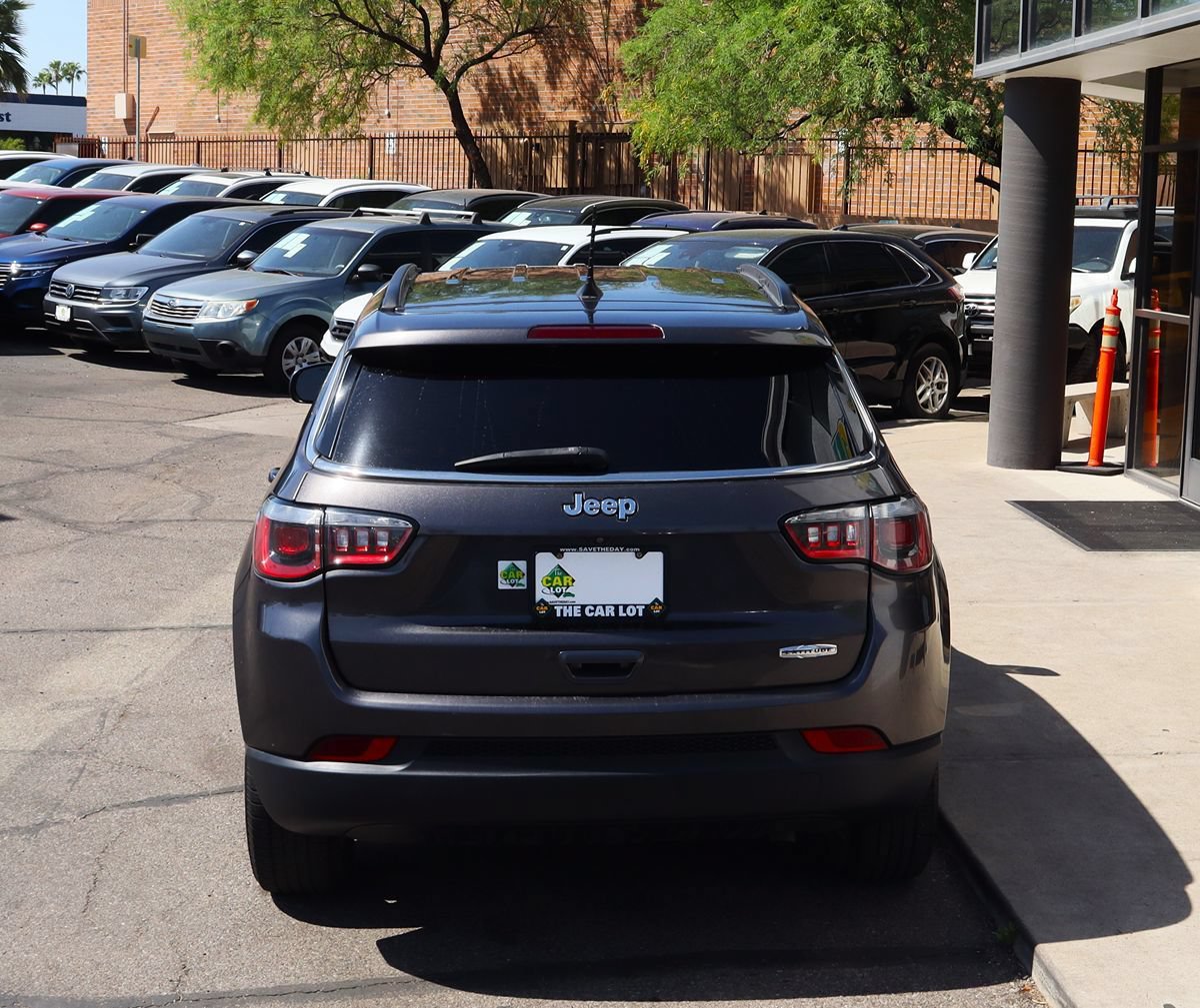 Used 2019 Jeep Compass Latitude FWD image 10