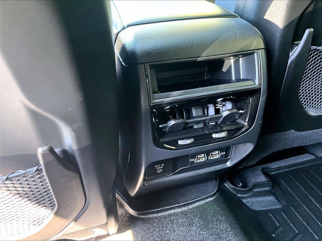 Used 2023 Jeep Grand Cherokee Altitude AWD/4WD image 28