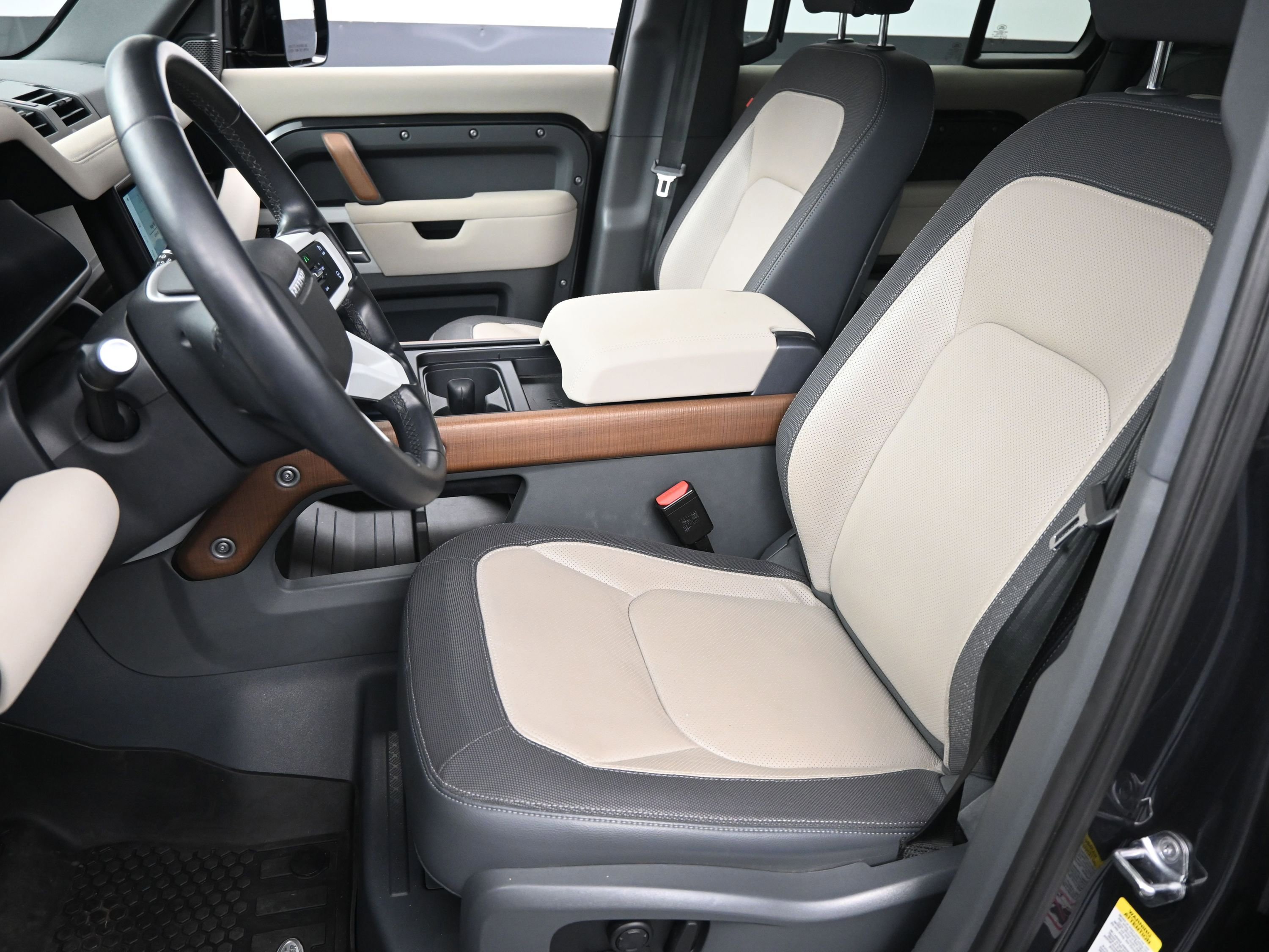 Used 2023 Land Rover Defender 110 X-Dynamic SE image 5