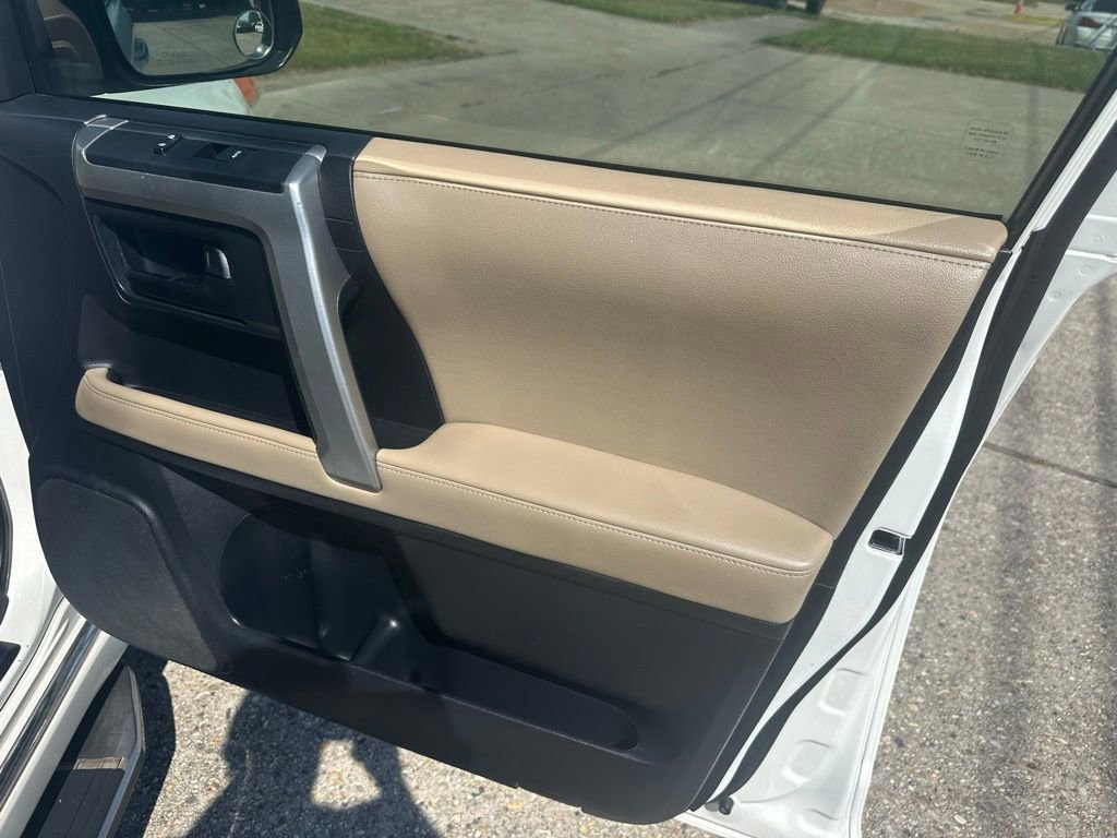 Used 2012 Toyota 4Runner SR5 w/ Convenience Pkg image 18