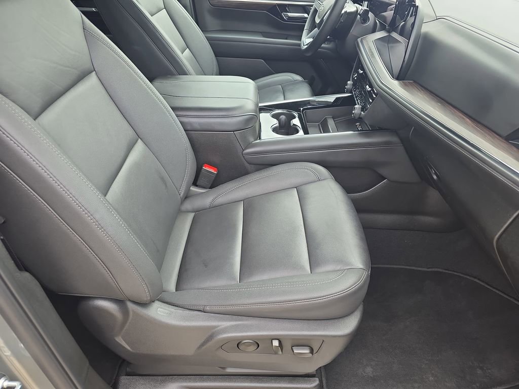 Used 2025 Chevrolet Tahoe Z71 AWD/4WD image 10