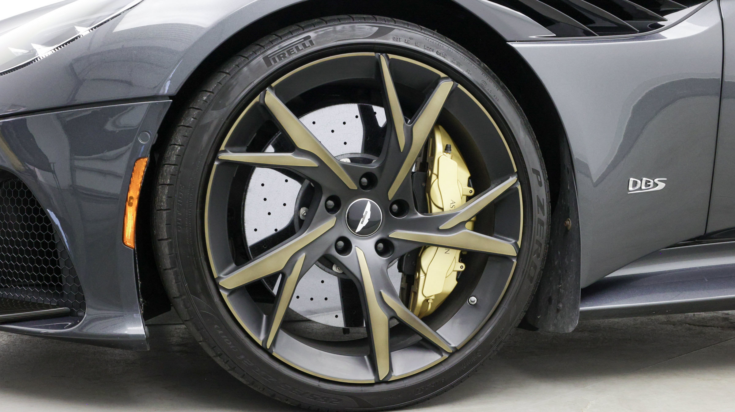 Used 2019 Aston Martin DBS Superleggera RWD image 10
