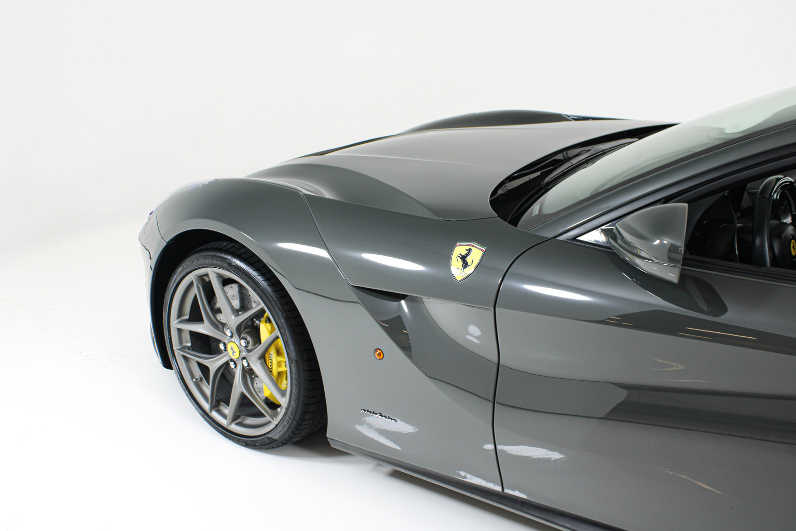 Used 2015 Ferrari F12 Berlinetta RWD image 4