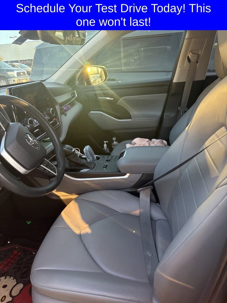 Used 2023 Toyota Highlander L image 6