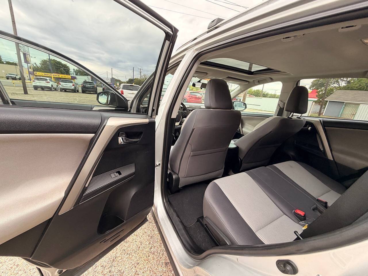 Used 2014 Toyota RAV4 XLE FWD image 16