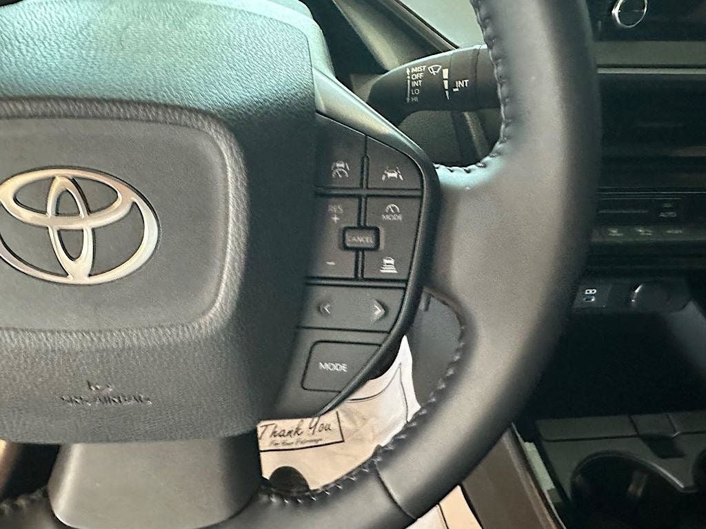 Certified 2025 Toyota Prius LE FWD image 21