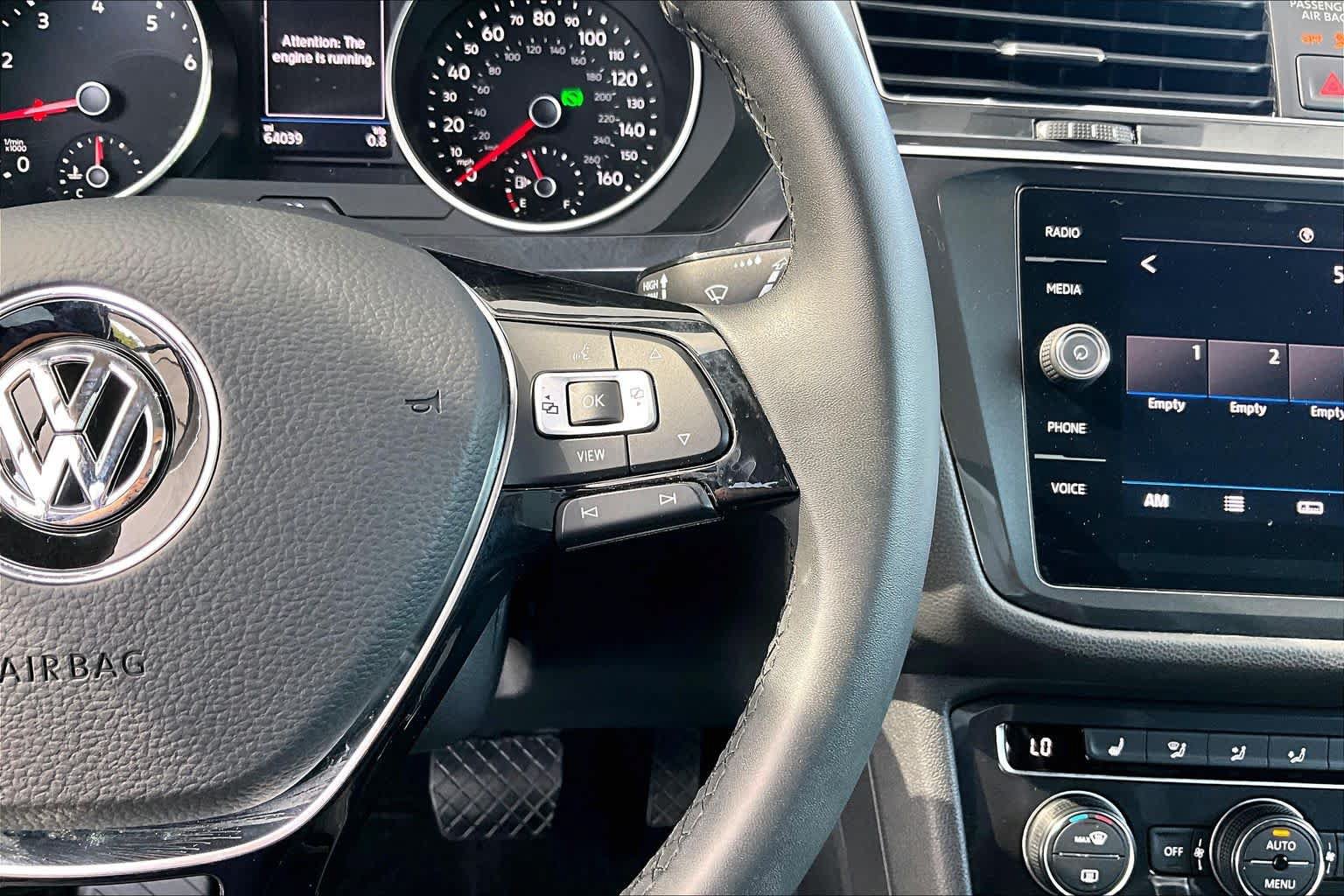 Used 2020 Volkswagen Tiguan SE w/ Panoramic Sunroof Package FWD image 25