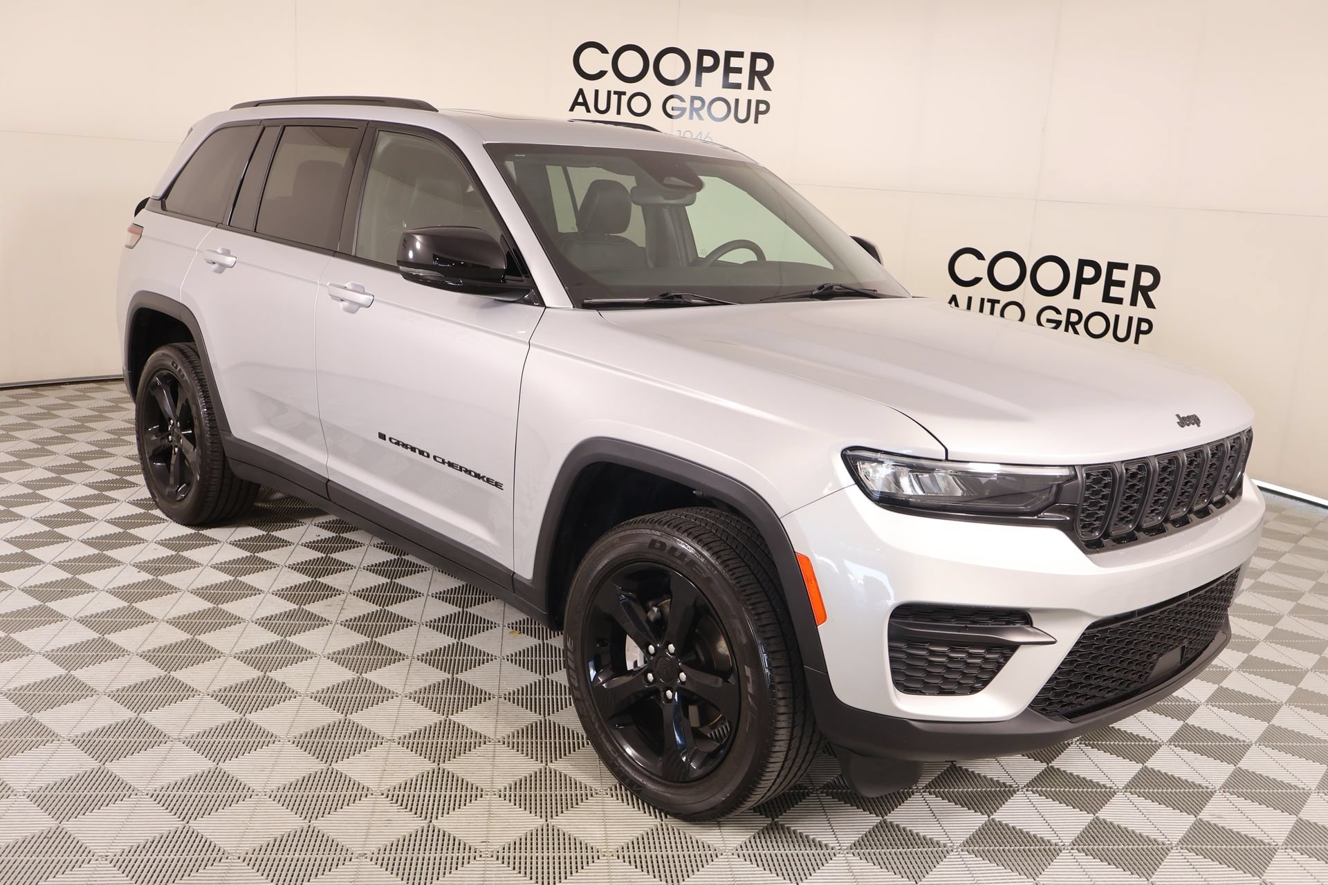 Used 2023 Jeep Grand Cherokee Altitude