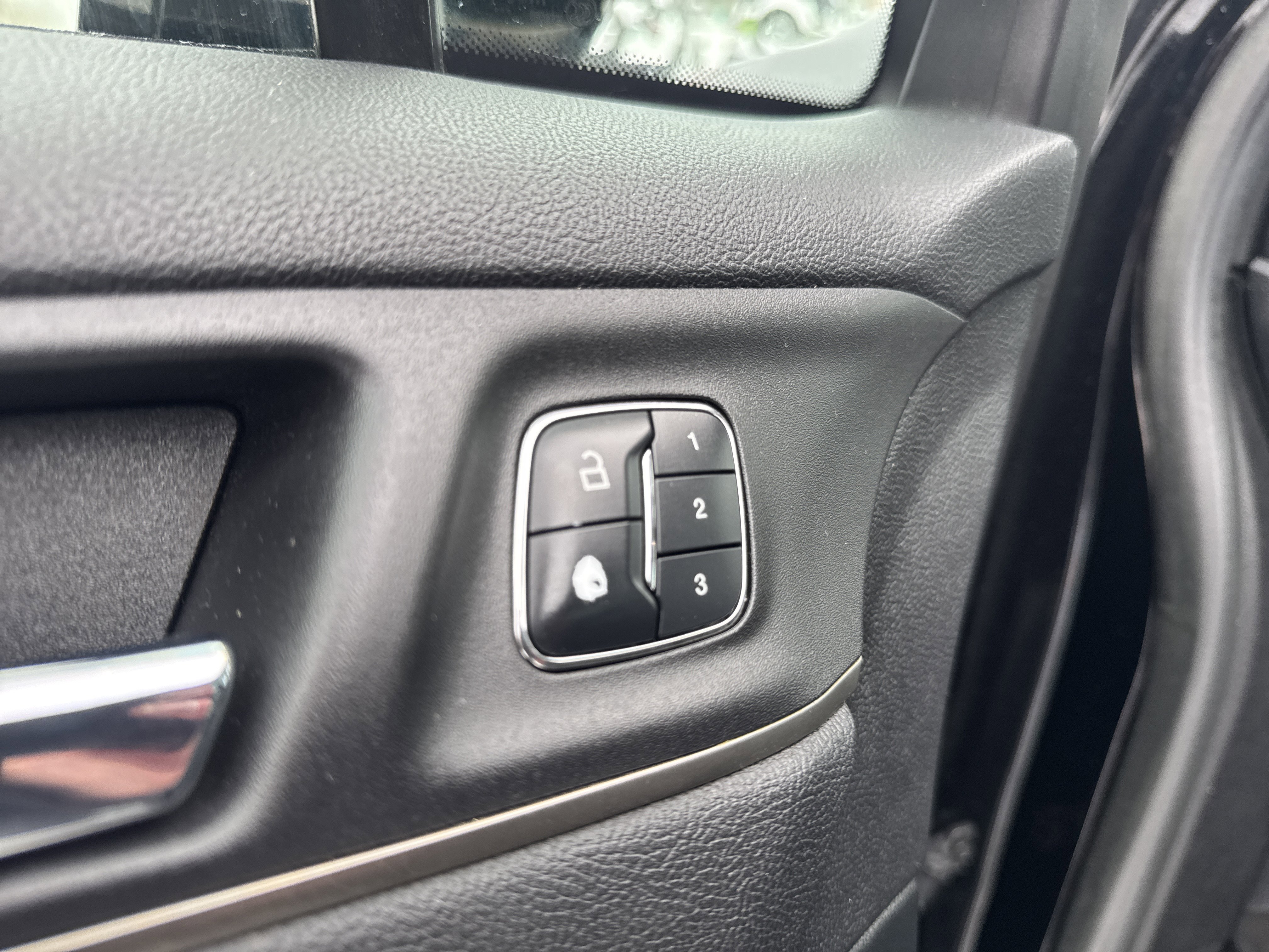 Used 2017 Lincoln MKC Reserve w/ Lincoln MKC Climate Package image 15