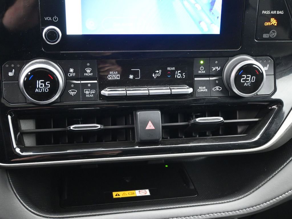 Used 2024 Toyota Highlander XLE image 19