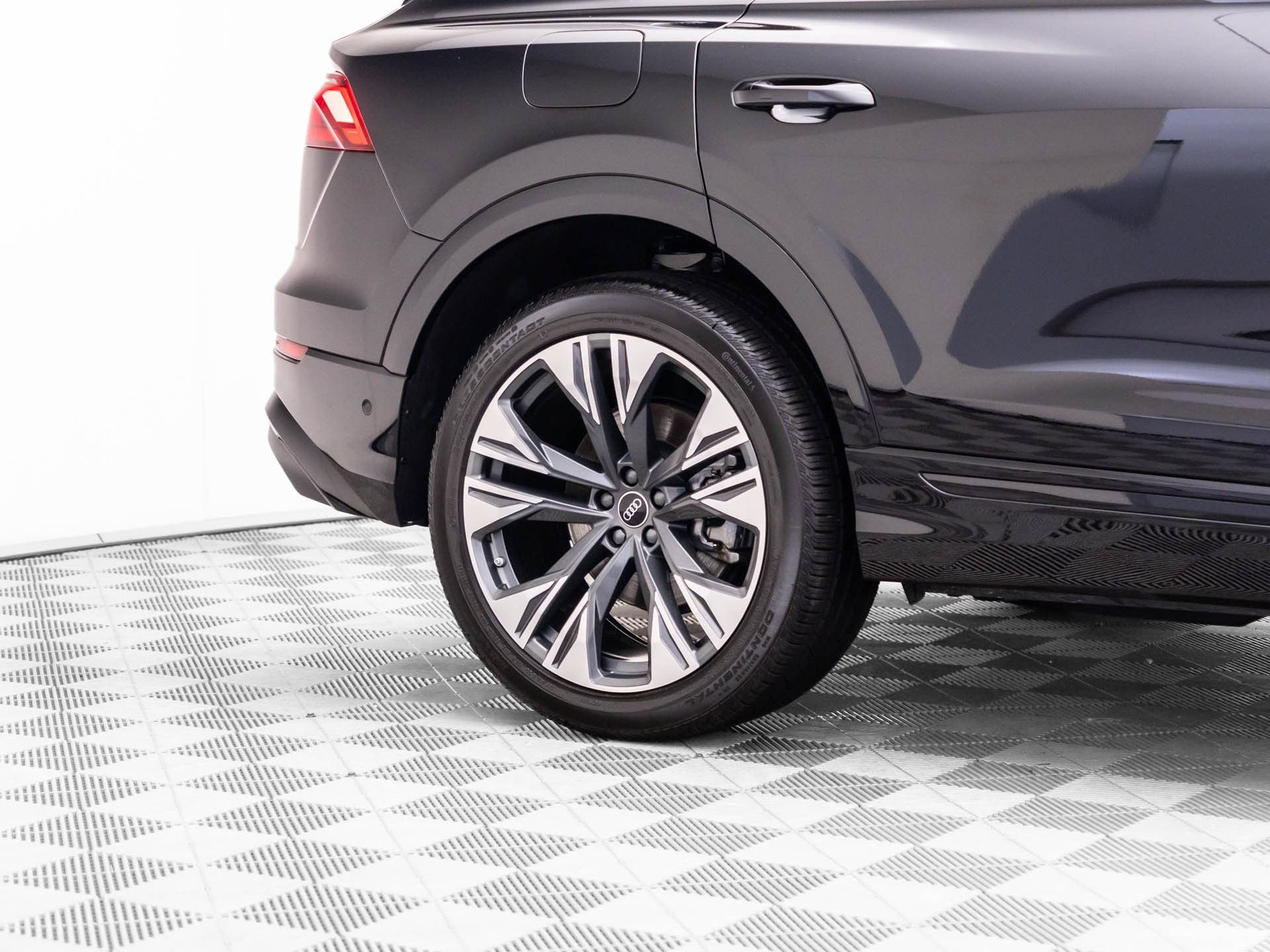 Used 2025 Audi Q8 Premium Plus AWD/4WD image 32