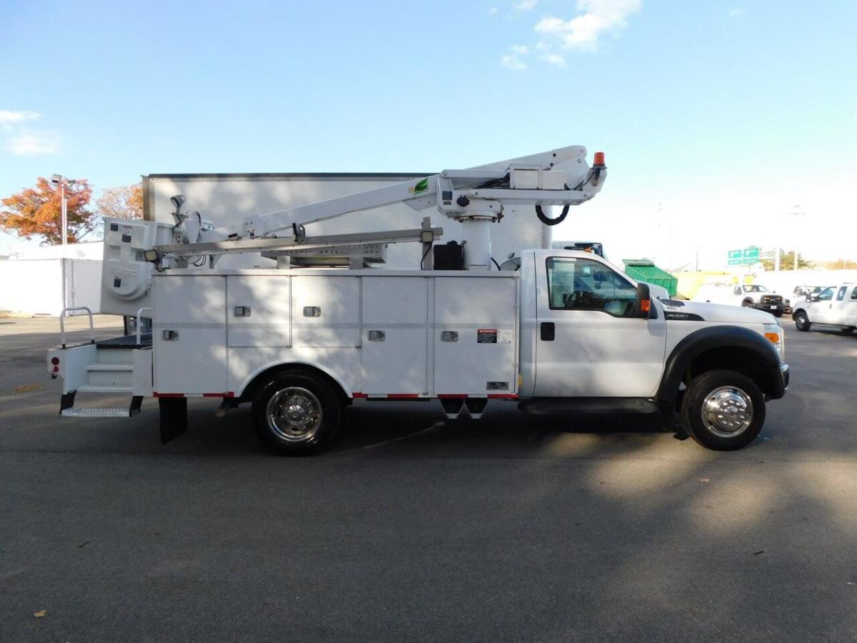 Used 2011 Ford F550 Luxury w/ PWR Equipment Group RWD image 2