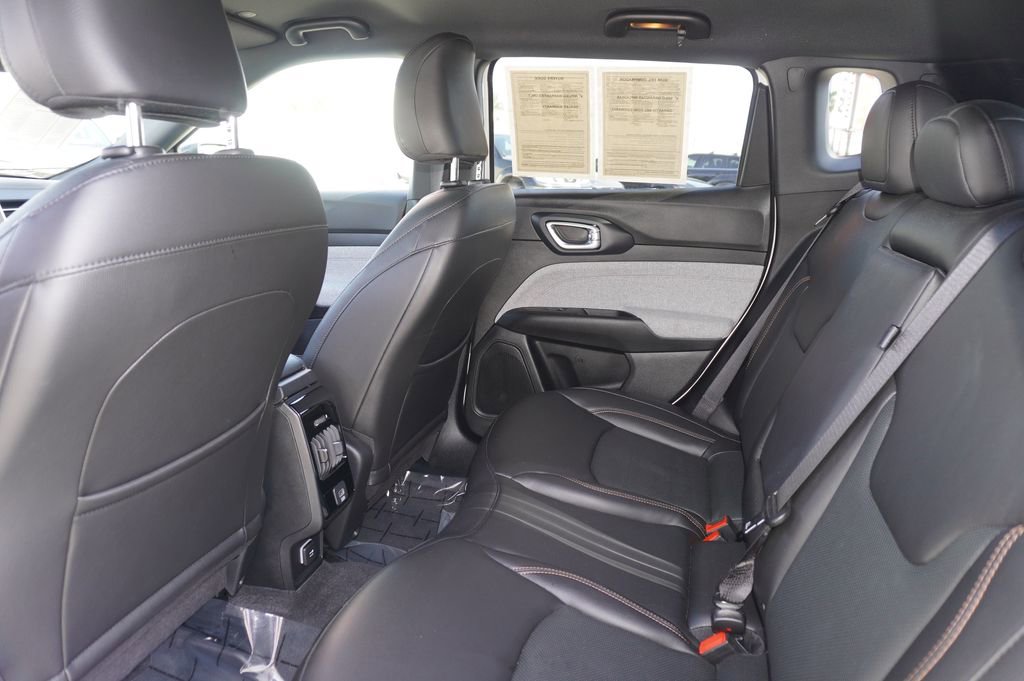 Used 2023 Jeep Compass Latitude image 9