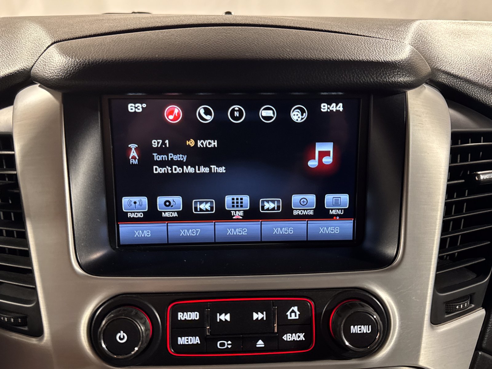 Used 2016 GMC Yukon SLT w/ Open Road Package AWD/4WD image 17