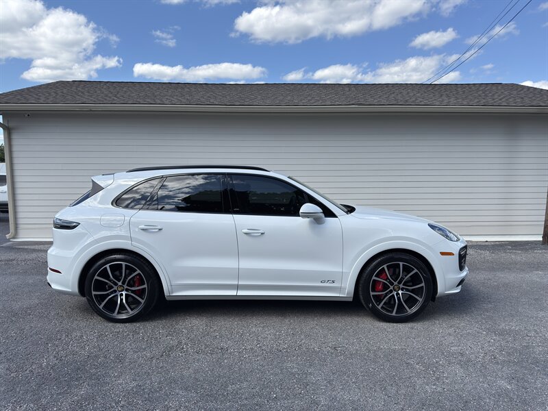 Used 2022 Porsche Cayenne GTS AWD/4WD image 1