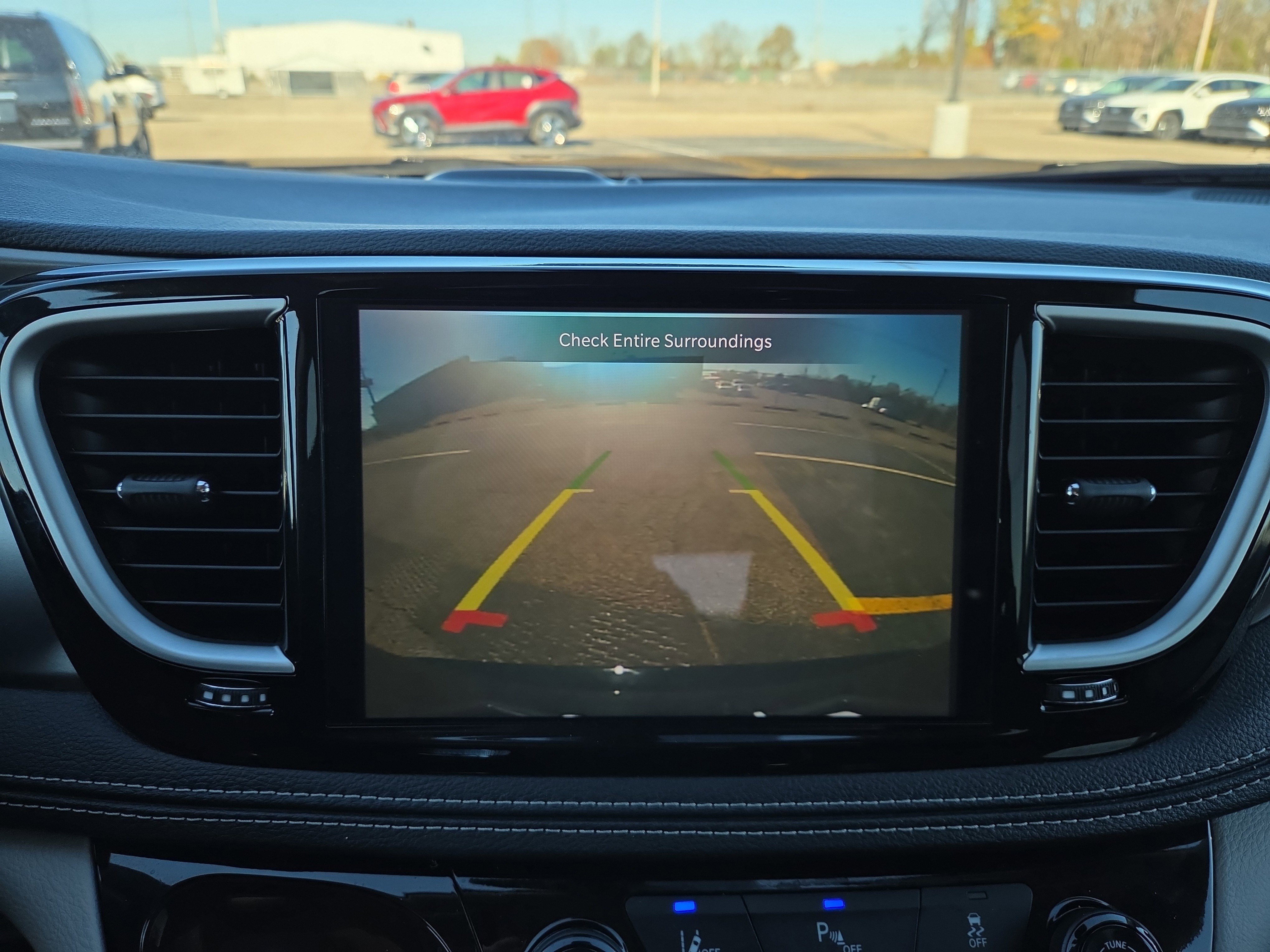 Used 2024 Chrysler Pacifica Select image 16