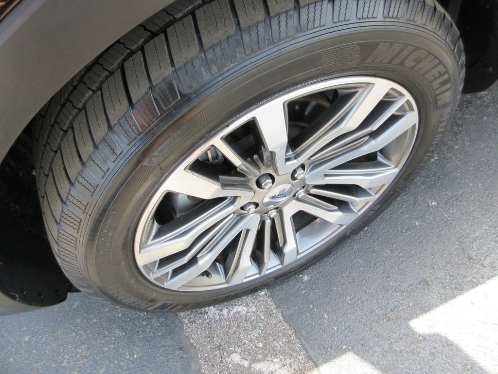 Used 2018 Ford Explorer Platinum AWD/4WD image 14