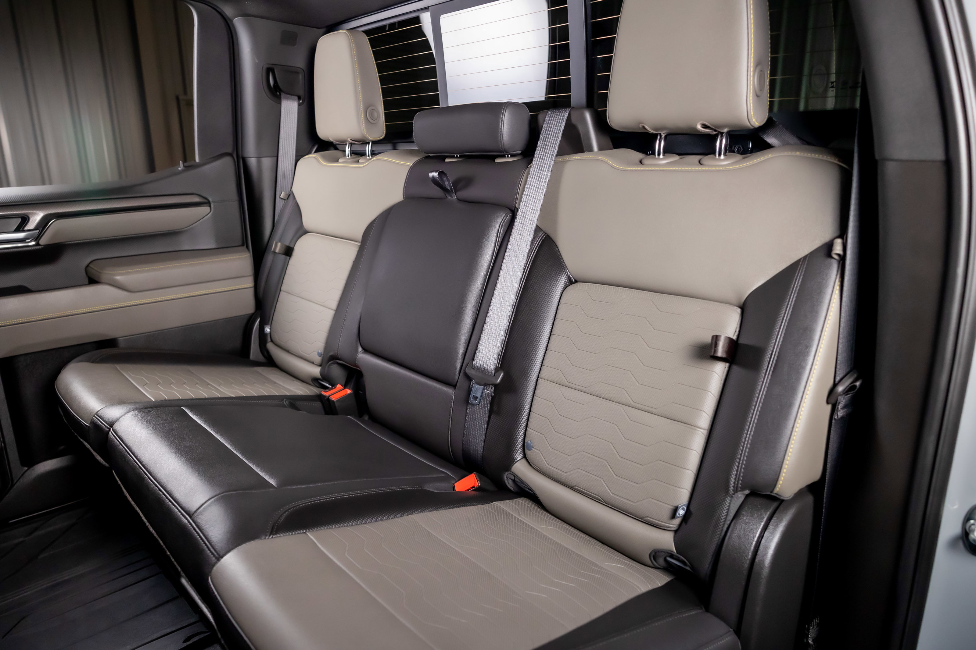 Used 2025 Chevrolet Silverado 1500 ZR2 w/ Technology Package image 33
