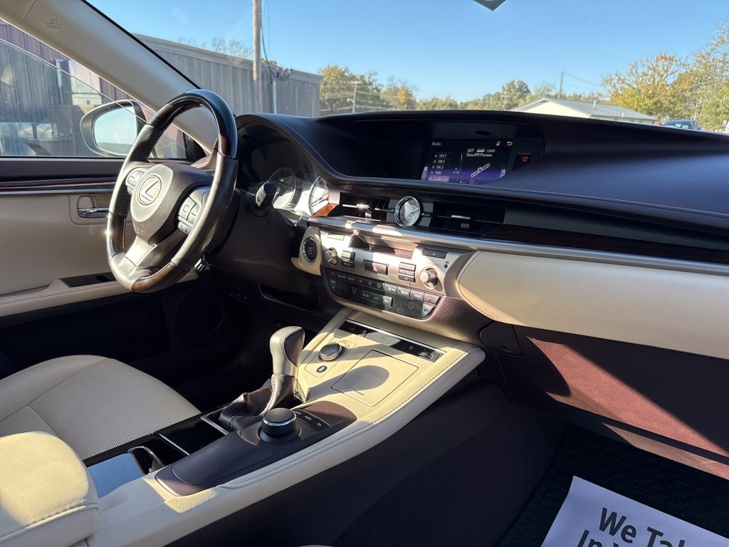 Used 2016 Lexus ES 350 w/ Premium Package w/Wood Trim image 18