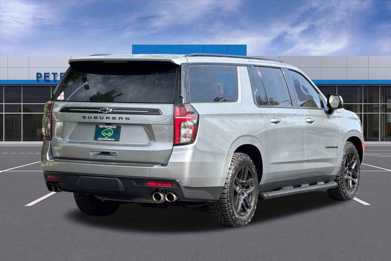 Certified 2023 Chevrolet Suburban Z71 w/ Z71 Off-Road Package AWD/4WD image 4