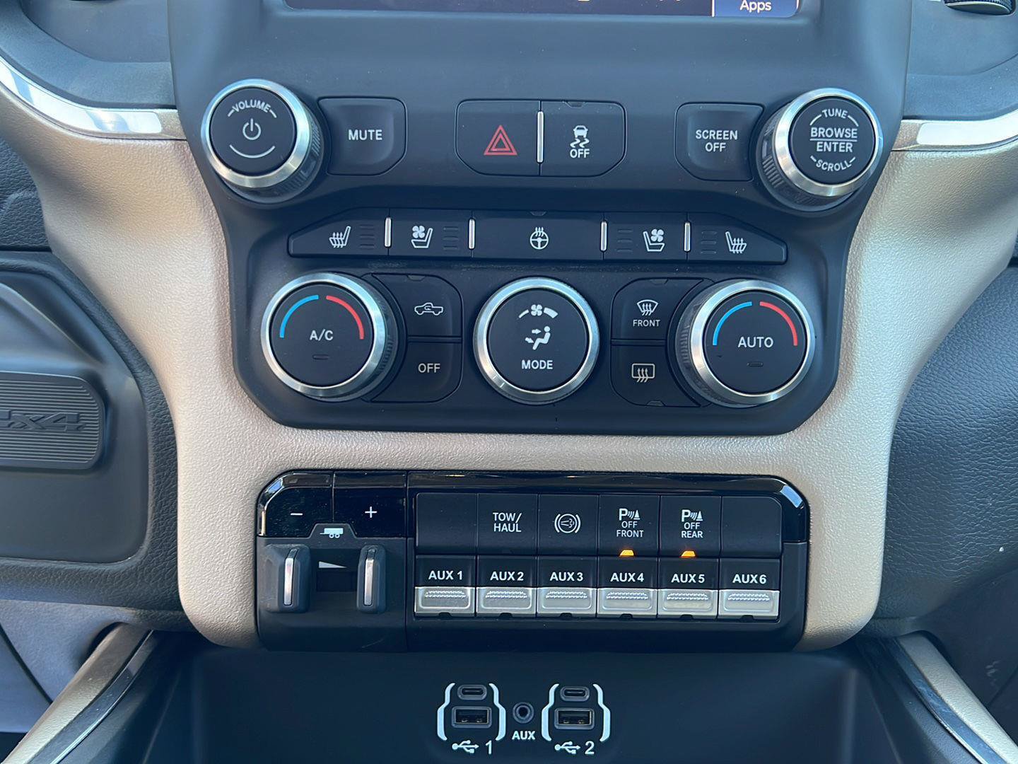 Used 2022 RAM 3500 Laramie AWD/4WD image 12