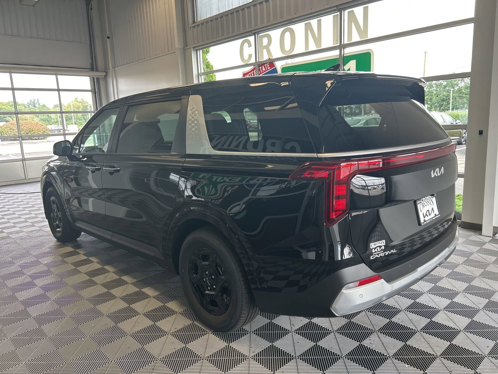 New 2025 Kia Carnival image 4