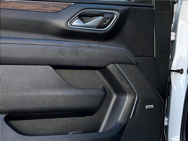 Used 2023 Chevrolet Suburban Premier image 18