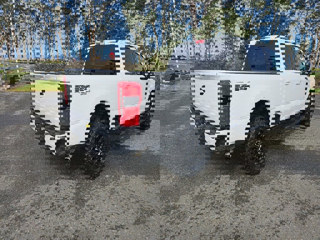 Used 2024 Ford F250 Lariat w/ Black Appearance Package image 6