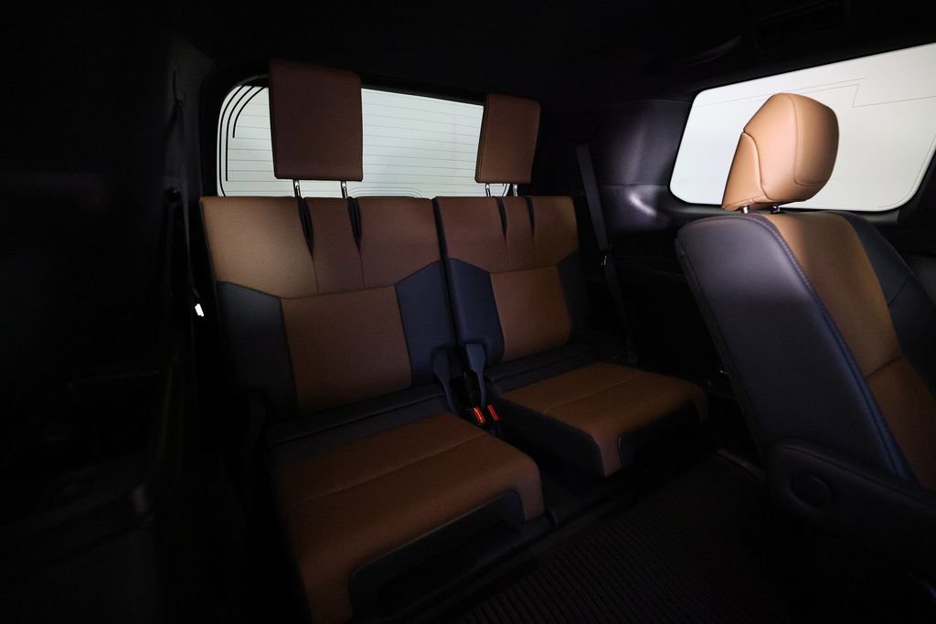 Used 2024 Lexus GX 550 w/ Accessory Package (Z1) AWD/4WD image 12