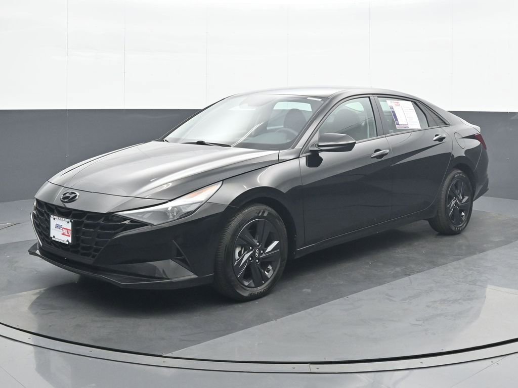 Used 2023 Hyundai Elantra SEL w/ Cargo Package image 2