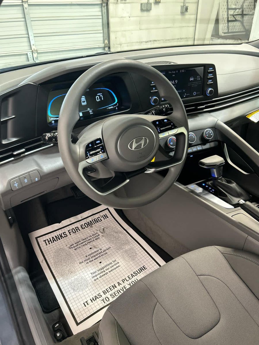 New 2026 Hyundai Elantra SE FWD image 9