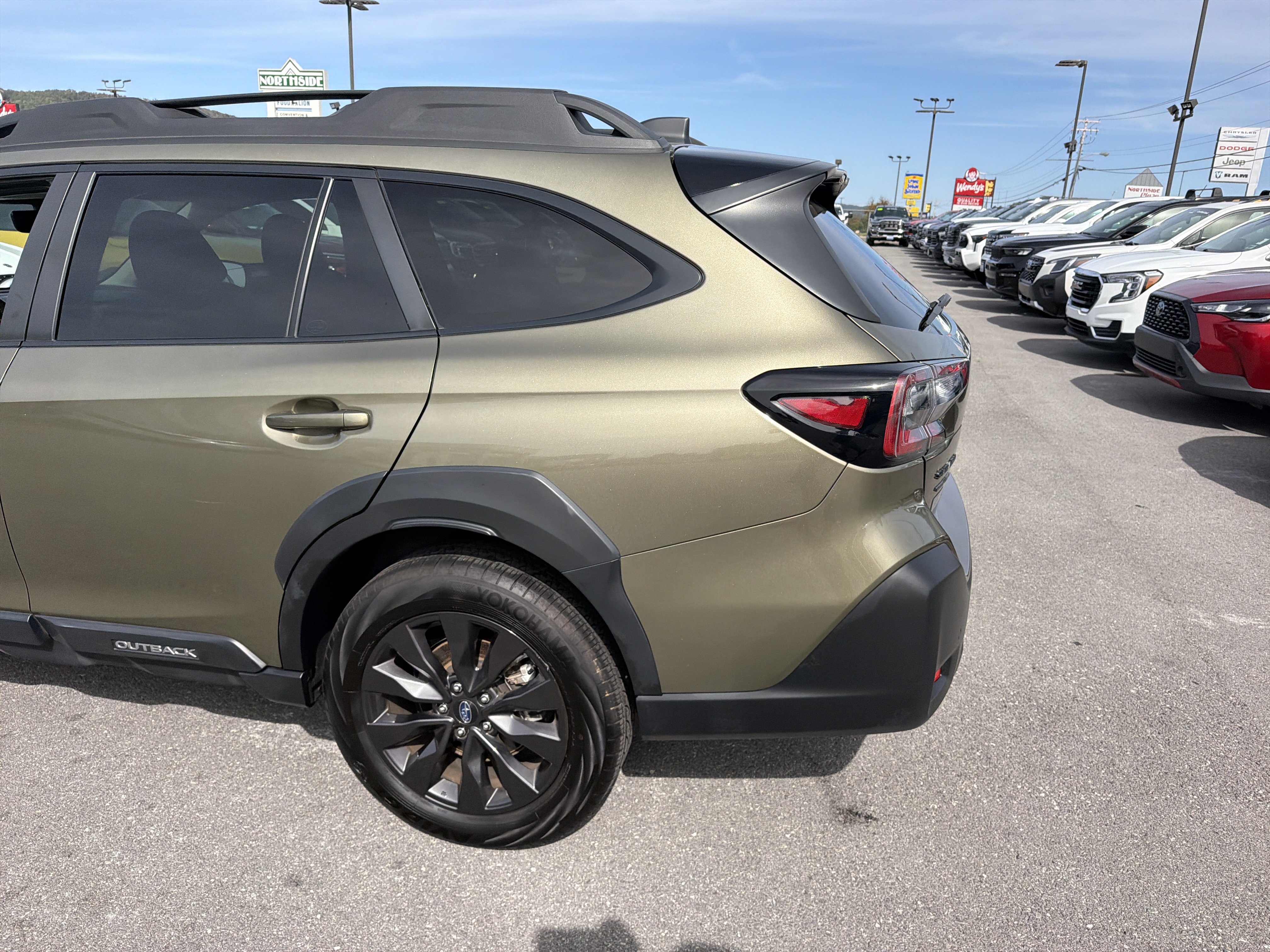 Used 2025 Subaru Outback Onyx Edition AWD/4WD image 11