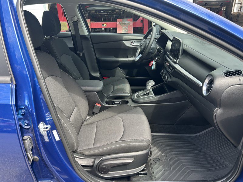 Used 2023 Kia Forte LXS w/ LXS Technology Package FWD image 9