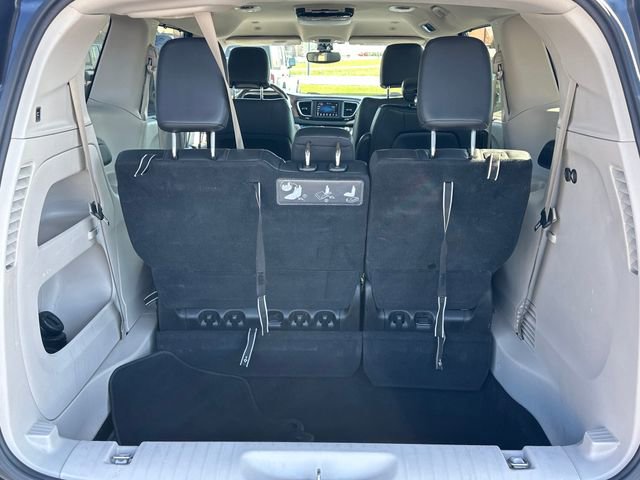 Used 2019 Chrysler Pacifica Touring-L FWD image 10