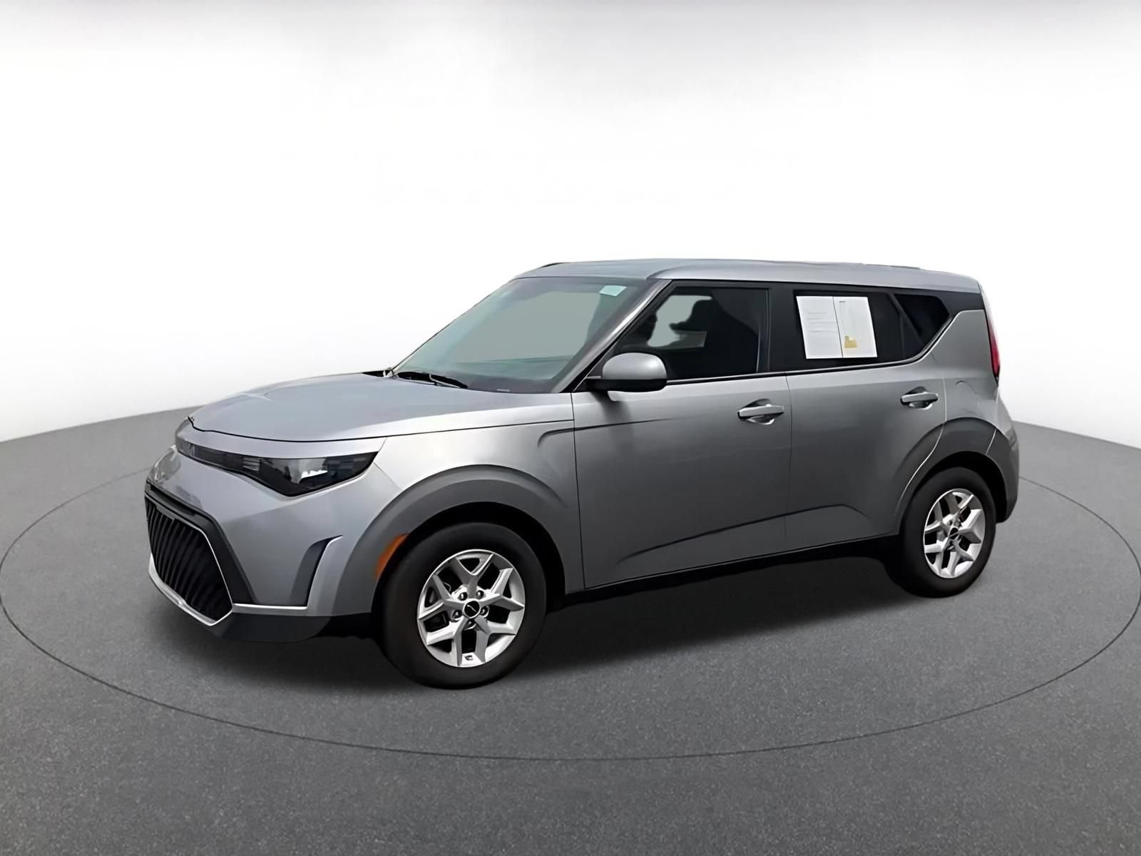 Used 2025 Kia Soul LX w/ LX Technology Package FWD image 6