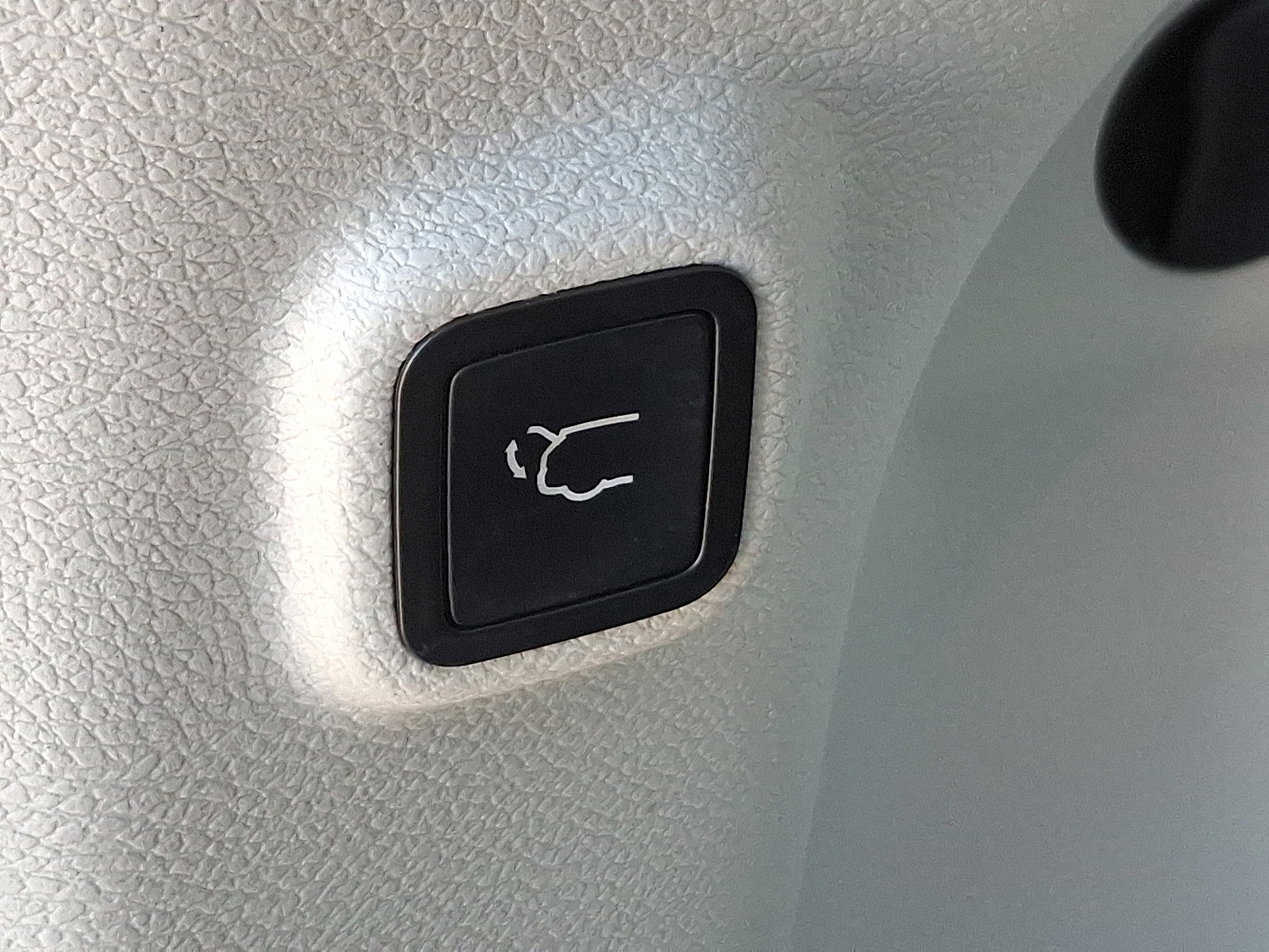 Used 2019 Jeep Cherokee Limited image 33