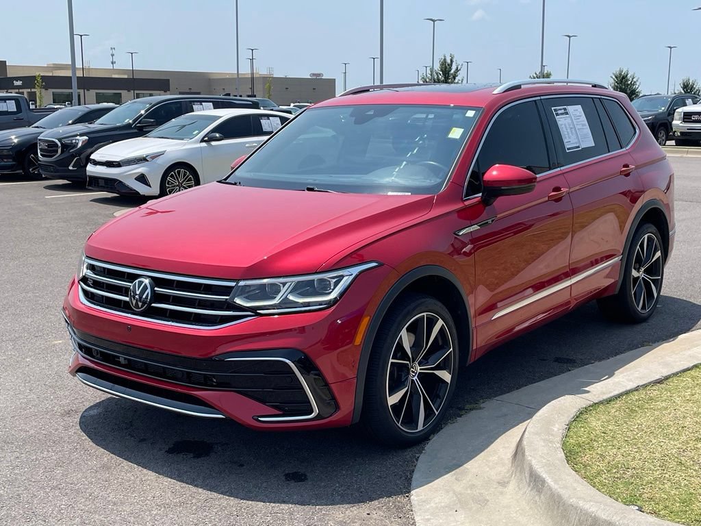 Used 2024 Volkswagen Tiguan SEL R-Line AWD/4WD image 3