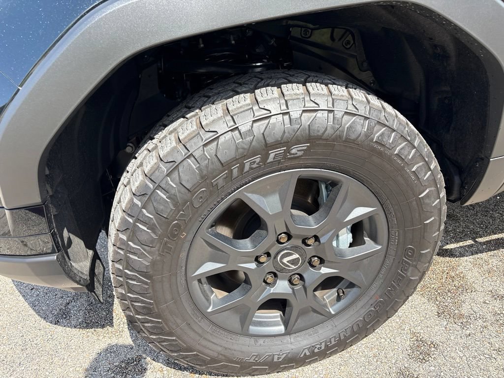 Certified 2026 Lexus GX 550 w/ Accessory Package (CT) AWD/4WD image 10