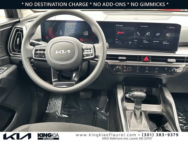 Used 2024 Kia Sorento LX FWD image 2