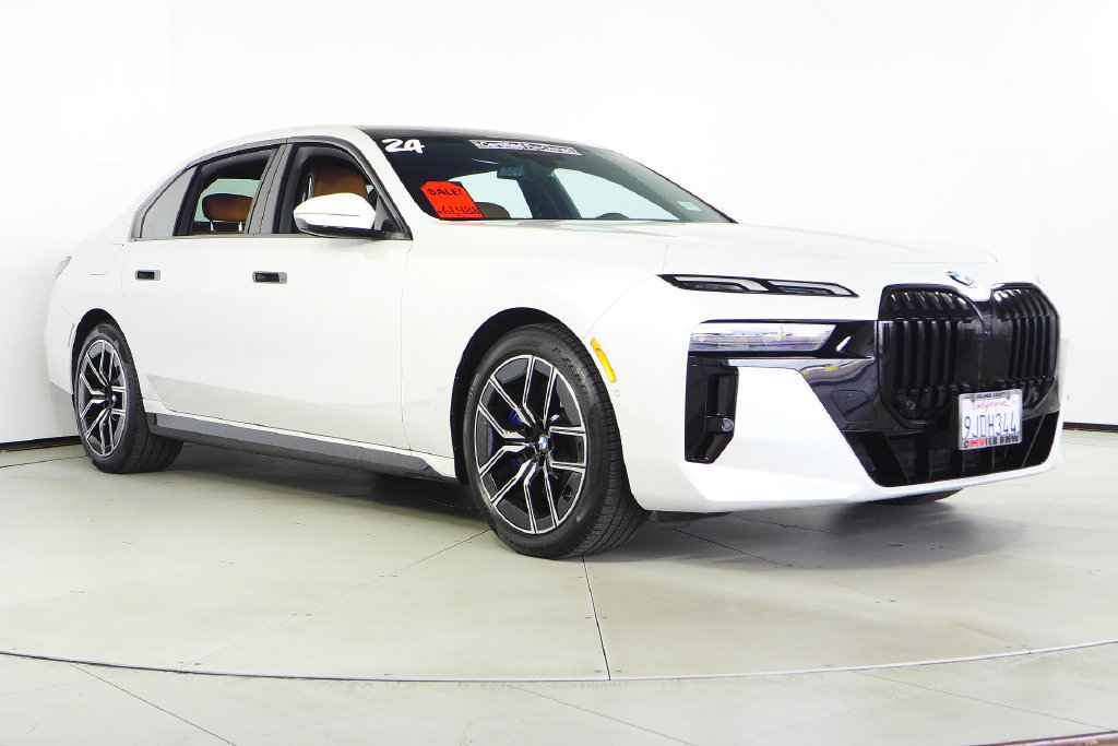 Certified 2024 BMW 740i w/ Premium Package RWD image 4