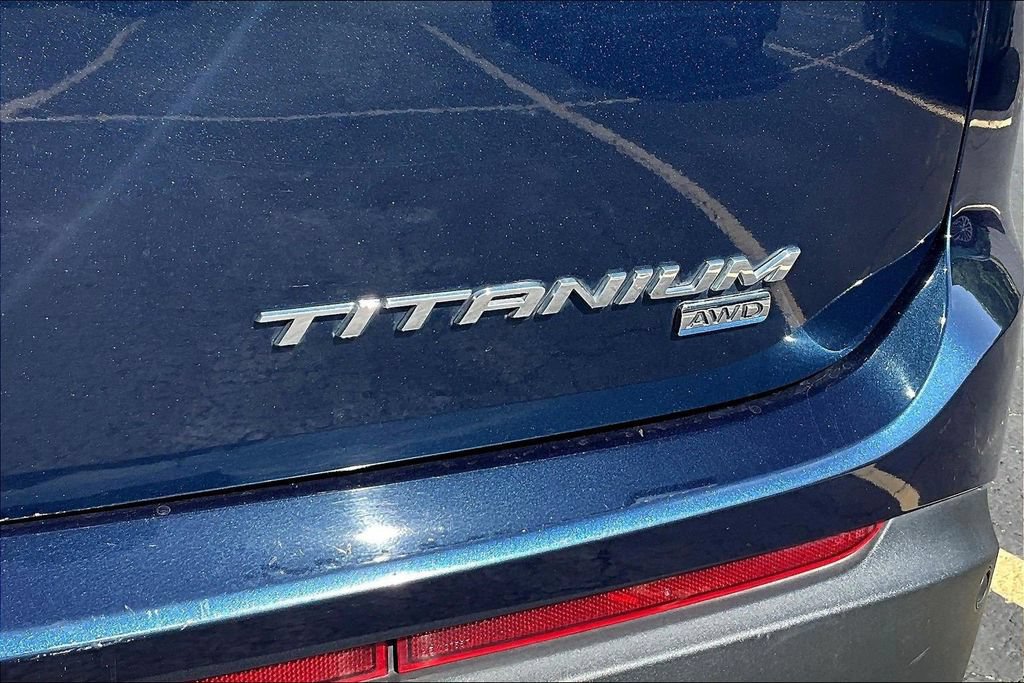 Used 2017 Ford Edge Titanium w/ Equipment Group 301A AWD/4WD image 24