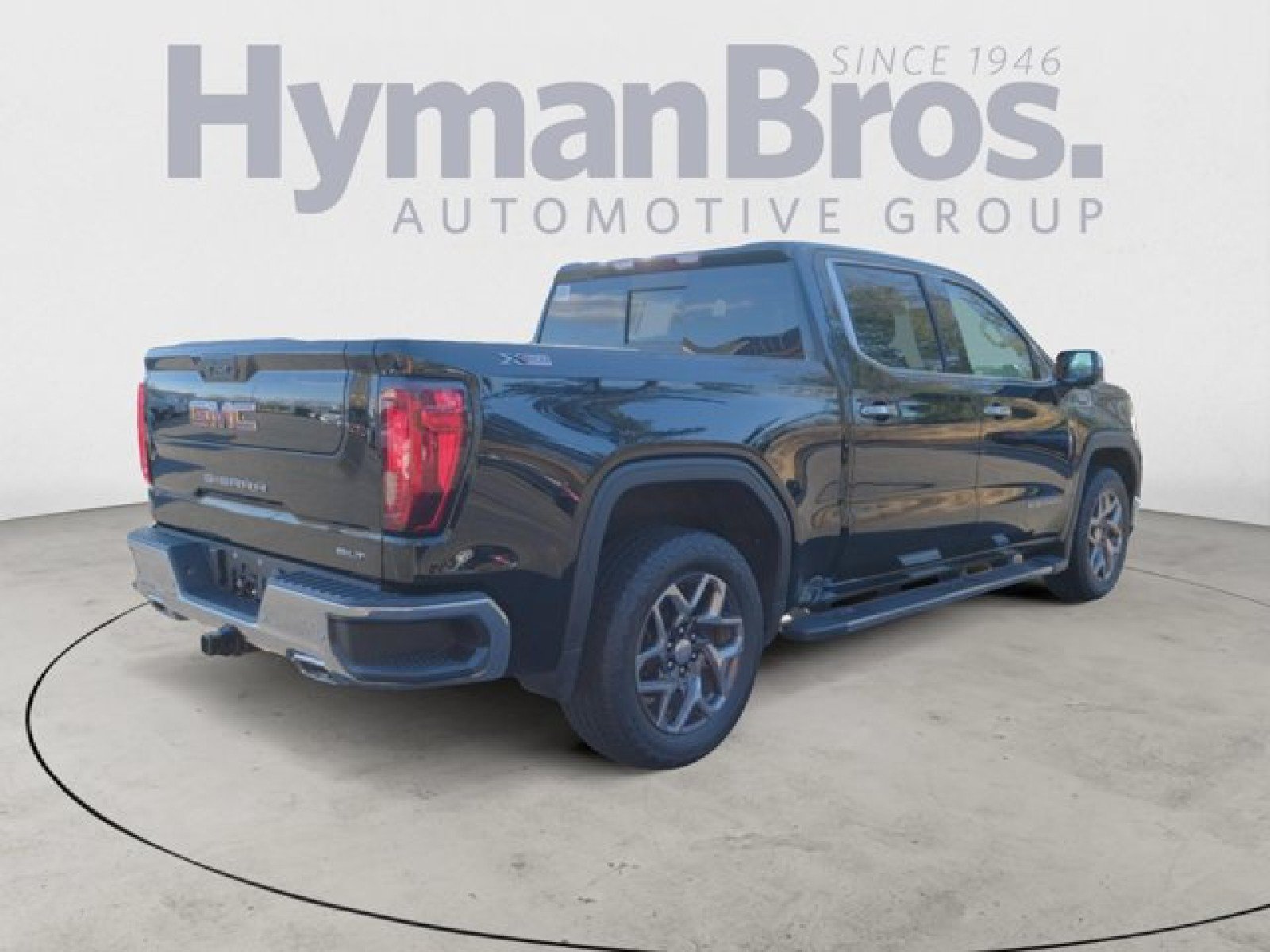 Used 2023 GMC Sierra 1500 SLT w/ SLT Premium Plus Package AWD/4WD image 3