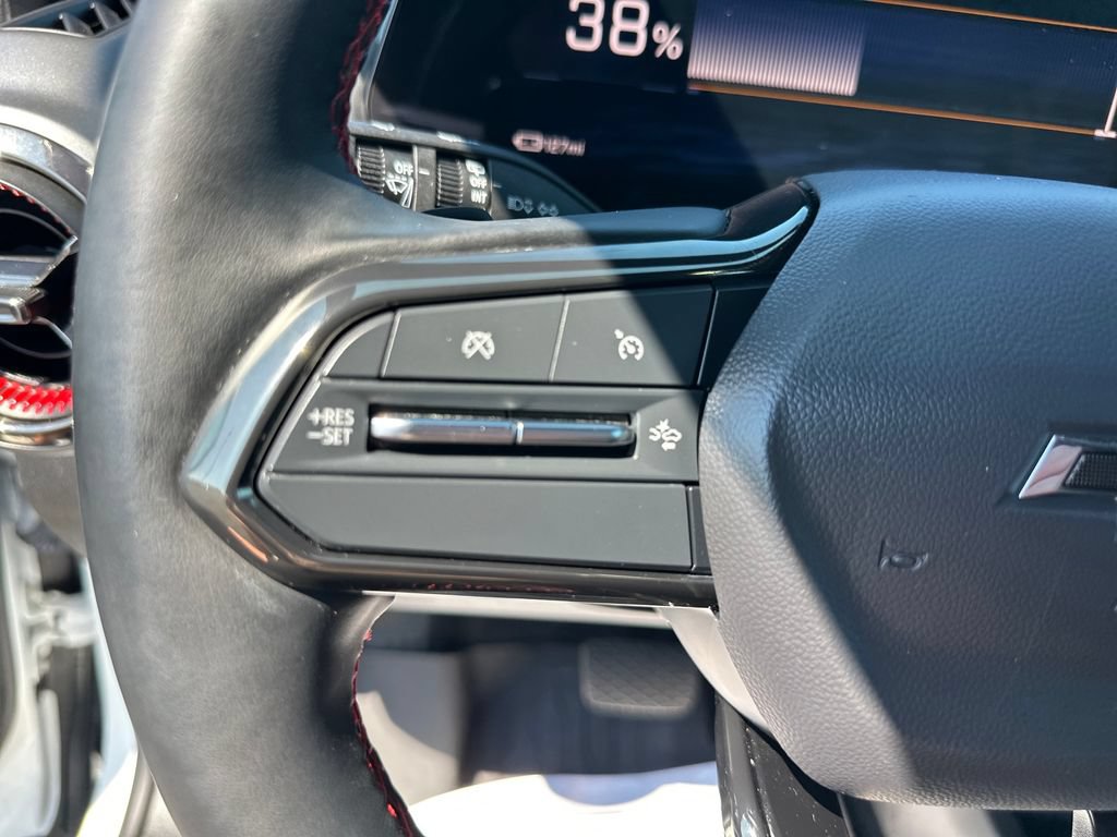 Used 2024 Chevrolet Equinox EV RS FWD image 16