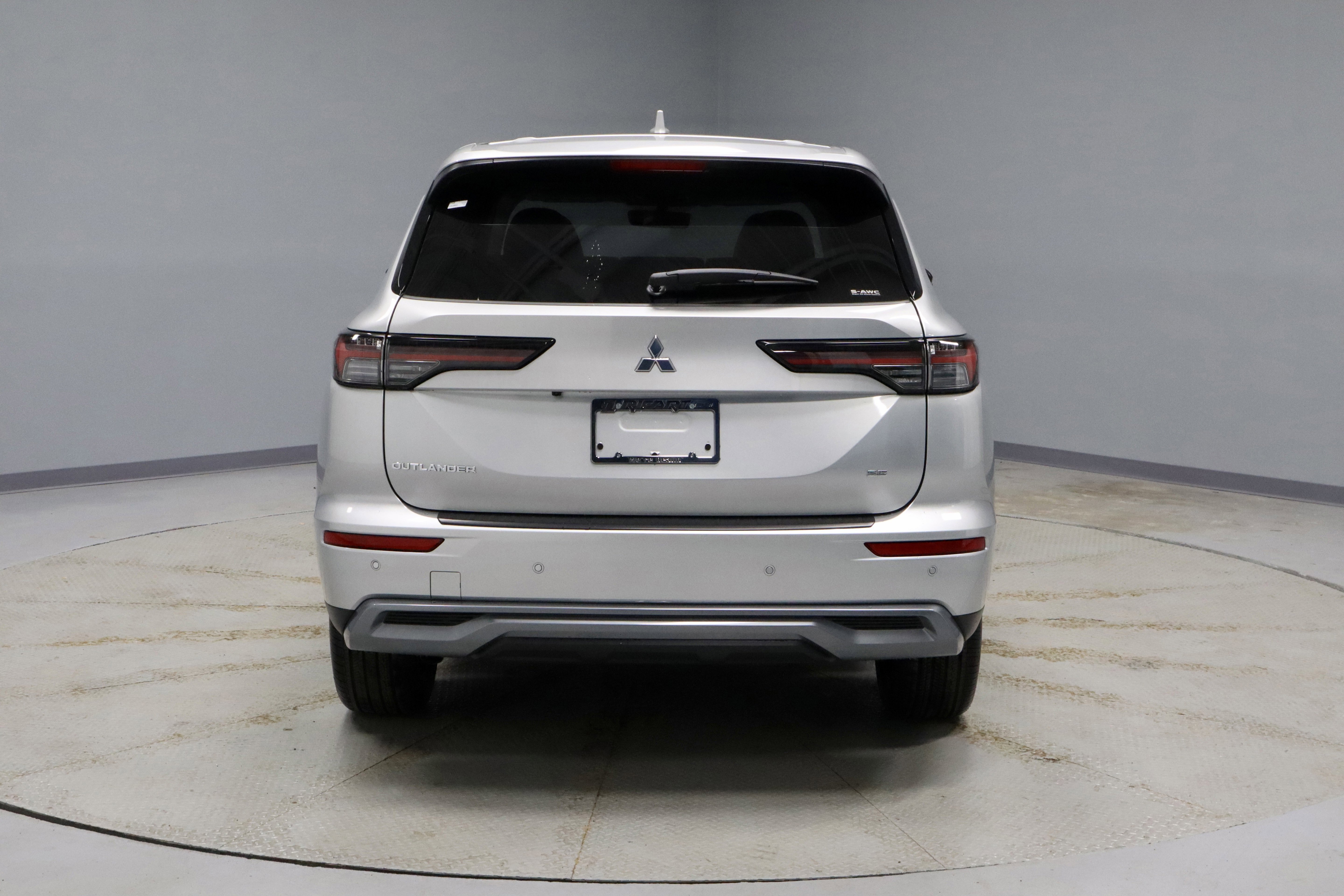 New 2026 Mitsubishi Outlander SE image 7