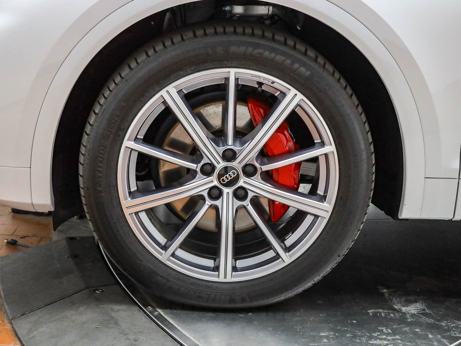 Used 2024 Audi Q5 e Premium Plus image 12