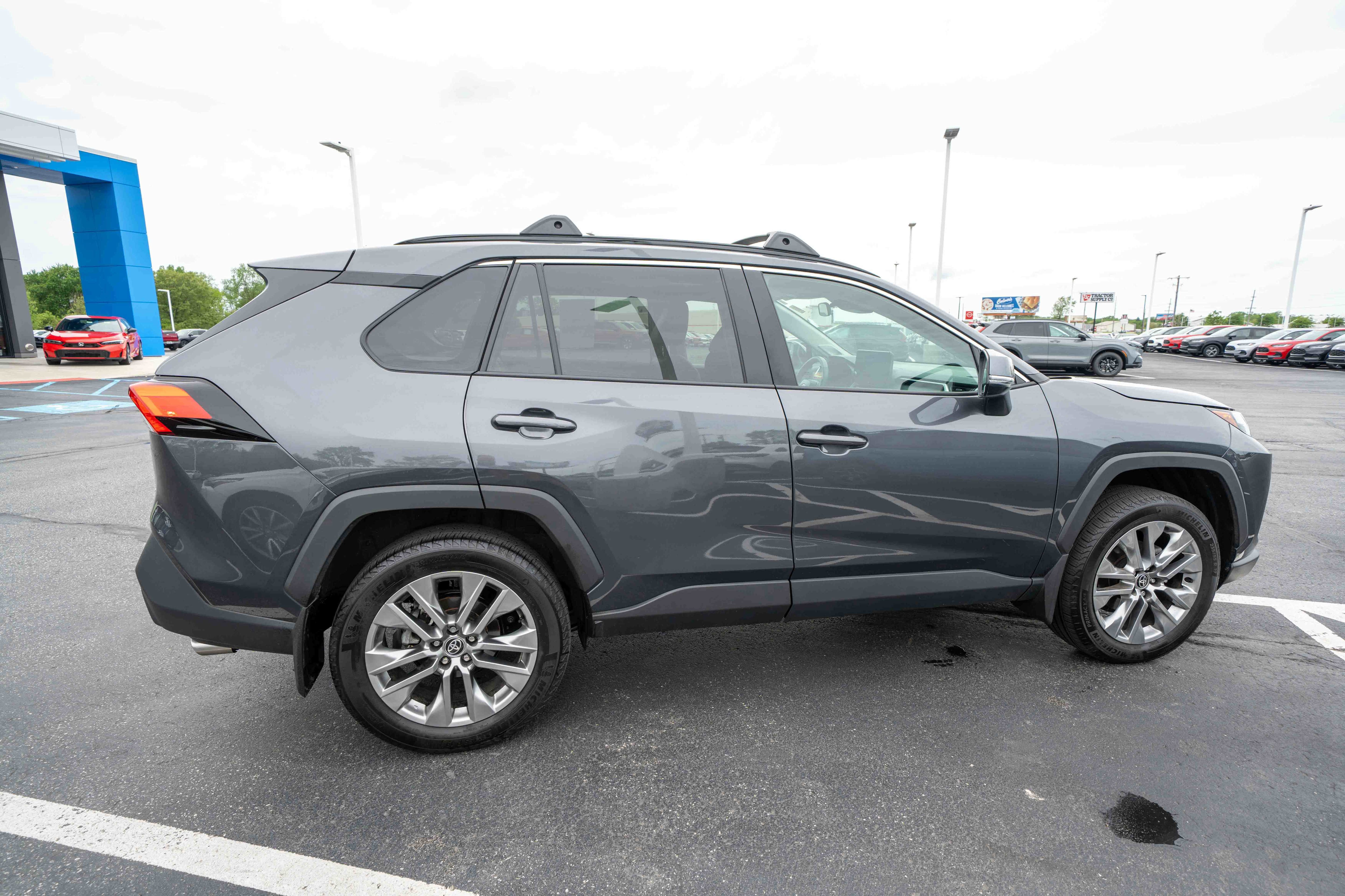 Used 2023 Toyota RAV4 XLE Premium AWD/4WD image 6