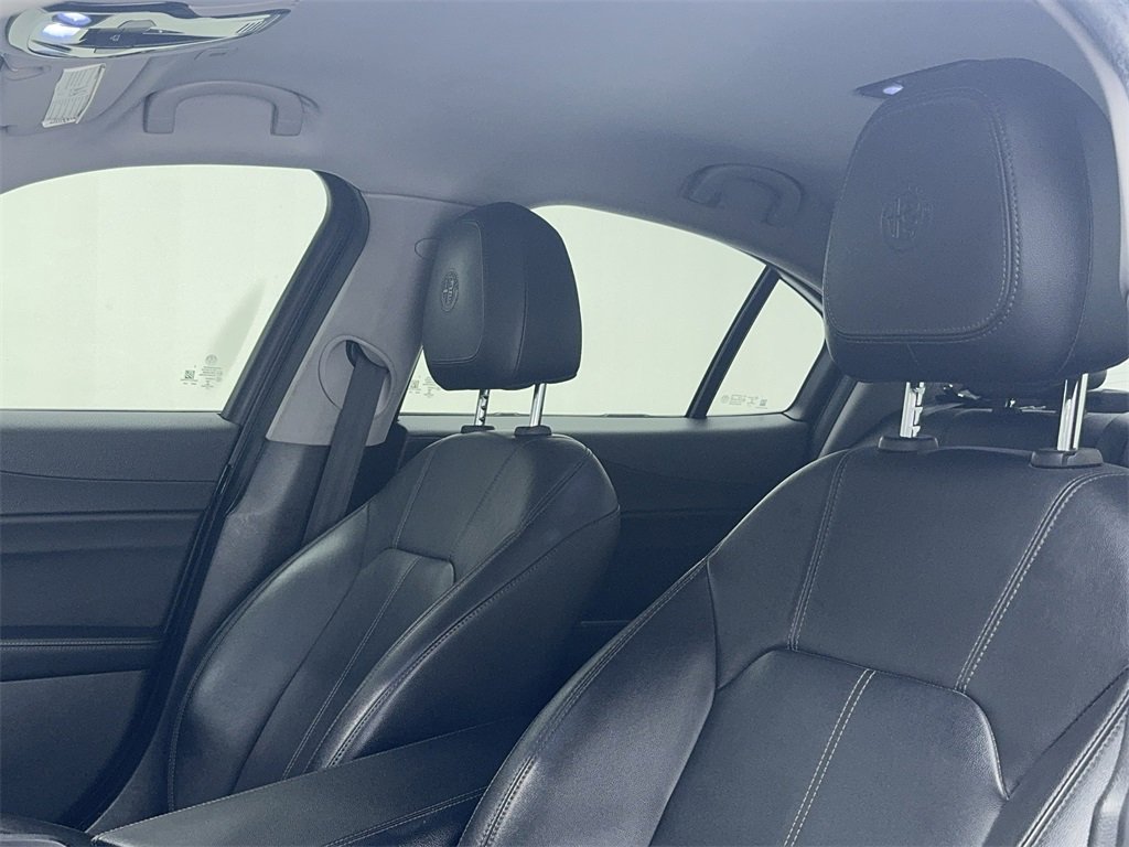 Used 2019 Alfa Romeo Giulia image 33