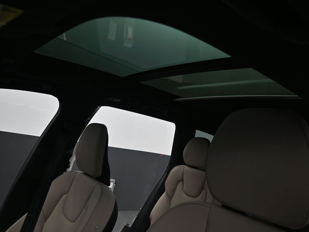 New 2026 Volvo XC90 B6 Plus w/ Protection Package Premier image 27